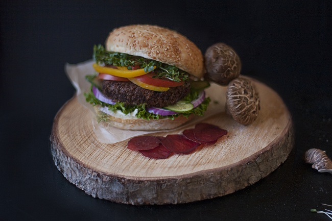 麦吉尔大学学生创造出肉食口味的植物汉堡并获奖